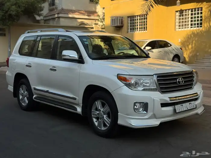 لاندكروزر 2013 GXR3 فل كامل 4