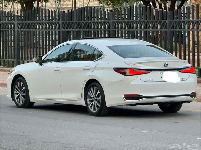 لكزسEs350 موديل 2020 3