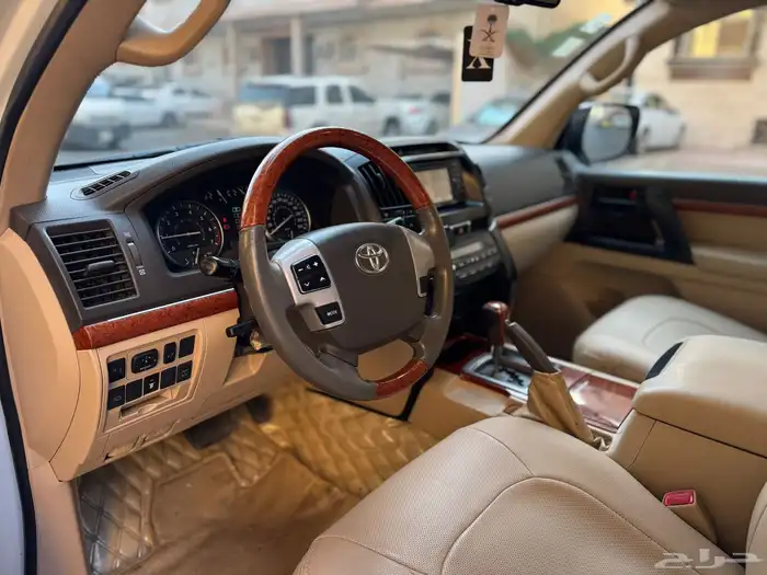 لاندكروزر 2013 GXR3 فل كامل 12