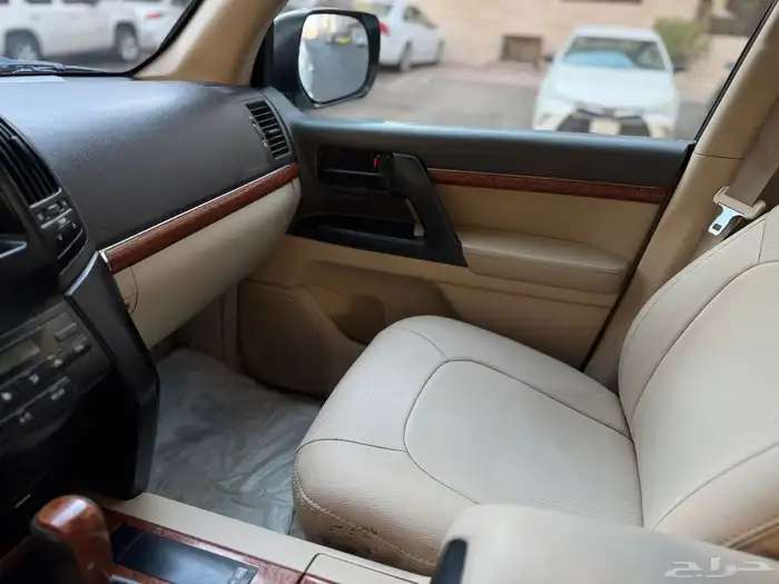 لاندكروزر 2013 GXR3 فل كامل 15