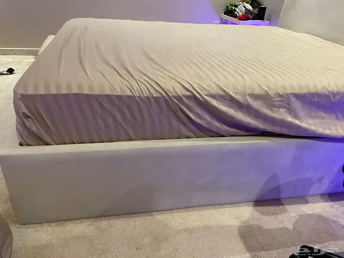 للبيع في جدة هيكل سرير خشب من بيت الأثاث 160x200 2