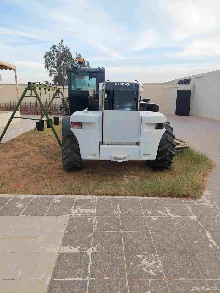 رافعة تلسكوبيه نوع بوبكت 17 متر موديل 2006 بطاقة جمركية 1