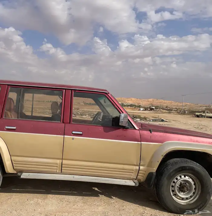 جيب سفاري92 محركته زينه وقف بضل البيت كل شي بلاده مكيف شغال 36