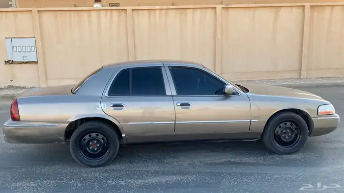 فورد جراند ماركيز المديل 2003 امريكي 2