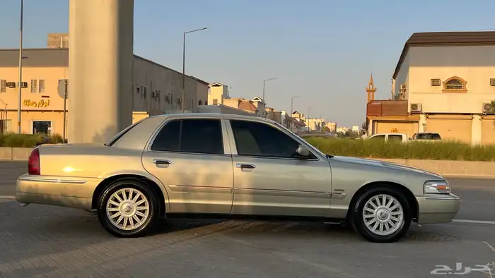 للبيع قراند ماركيز 2007 14