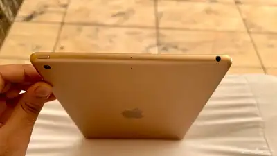 iPad 6th generation like new no scratches or cracks index
