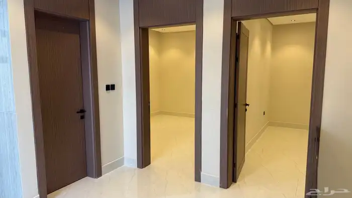 للبيع فيلا فاخرة بتصميم عصري وموقع مميز 6