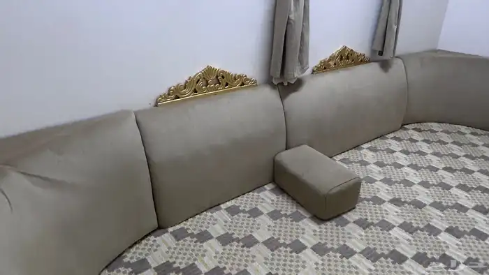 مجلس للبيع للتواصل واتس (رقم الجوال يظهر عند ظغط زر التواصل 2