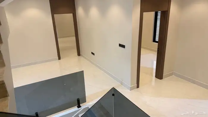 للبيع فيلا فاخرة بتصميم عصري وموقع مميز 8