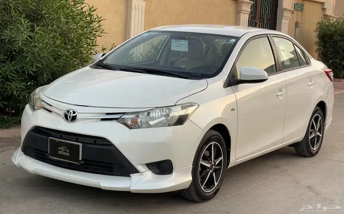 تويوتا- يارس- 2017- بنزين- تماتيك- قمه النظآفه 5