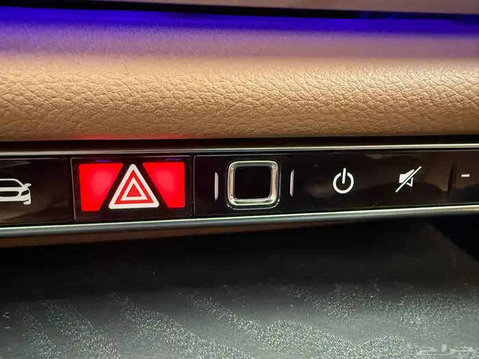 Mercedes   E300 AMG Line   2025 8