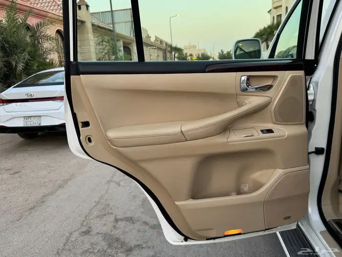 لكزس 2011 LX 570. فل كامل 15
