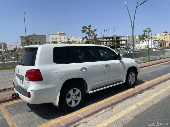 لاندكروزر مديل 2014 فل كامل في غاية النظافة 6