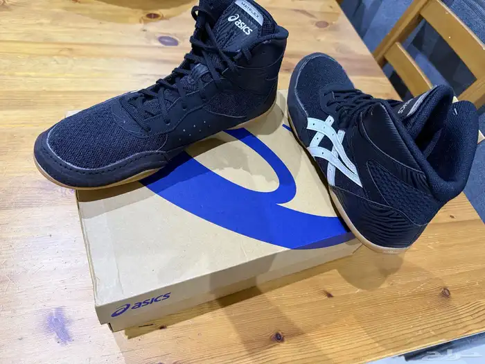 حذاء Asics matflex 7 للفنون القتالية مقاس 43.5 طول 27.5cm 1