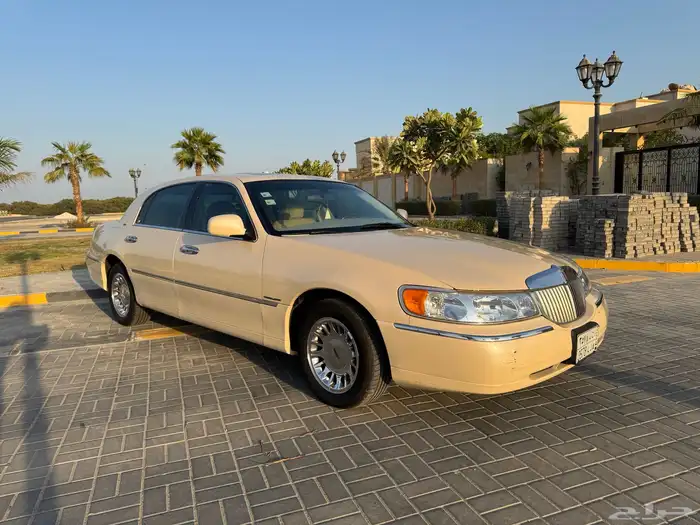 للبيع لينكون نظيف جدا  بحالة ممتازة 1998 0