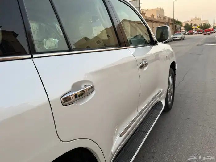 لكزس 2011 LX 570. فل كامل 19