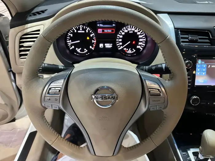 نيسان التيما موديل 2013 ممشى قليل نظيف 10