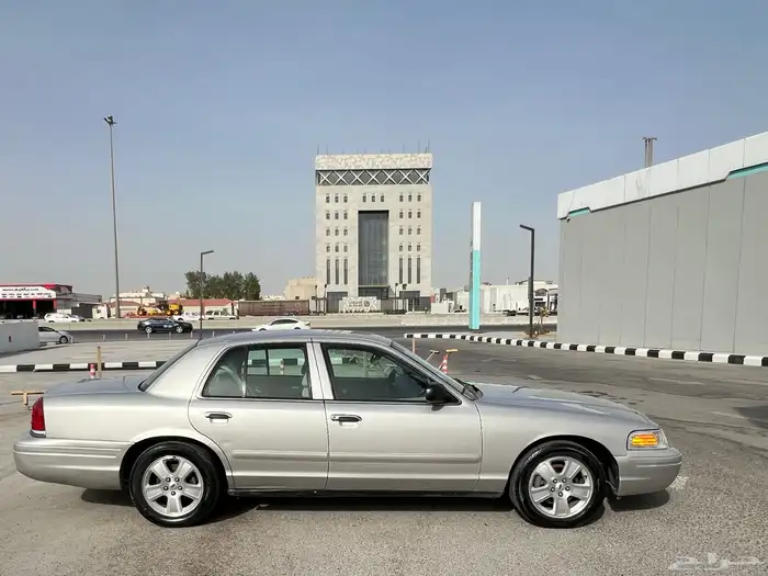 فورد كراون فكتوريا2008 9