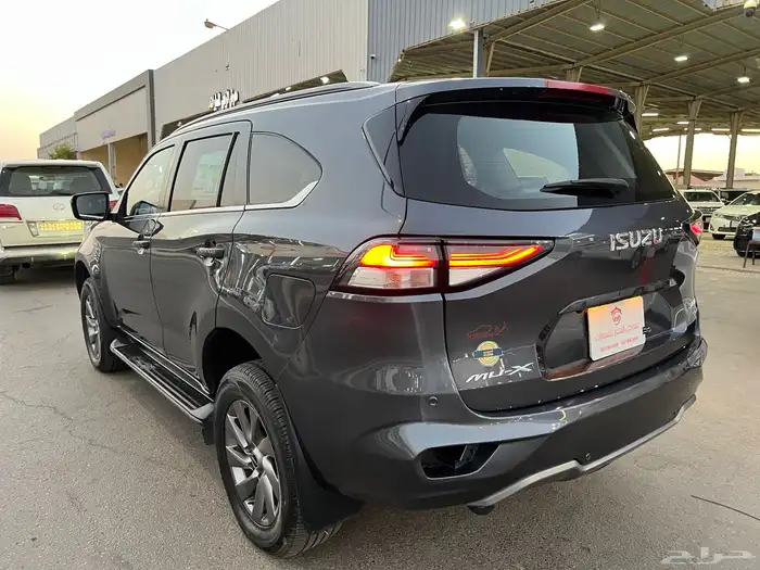 ايسوزو ام يو اكس 2023 فل كامل 5