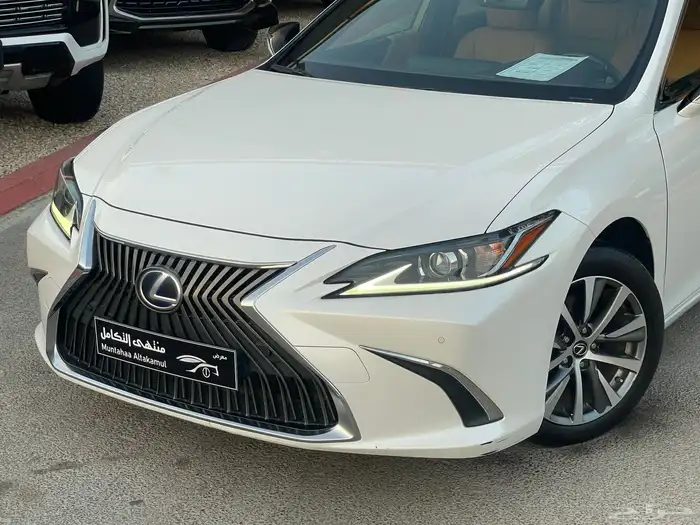 لكزس ES300 هايبرد 2021 ممشى 40 الف فقط 2