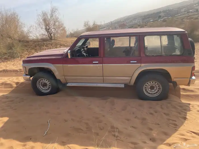 جيب سفاري92 محركته زينه وقف بضل البيت كل شي بلاده مكيف شغال 35