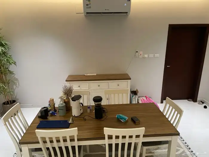 طاولة طعام مع 6 كراسي مع طاولة خدمة ( كونسول بوفيه ) 3