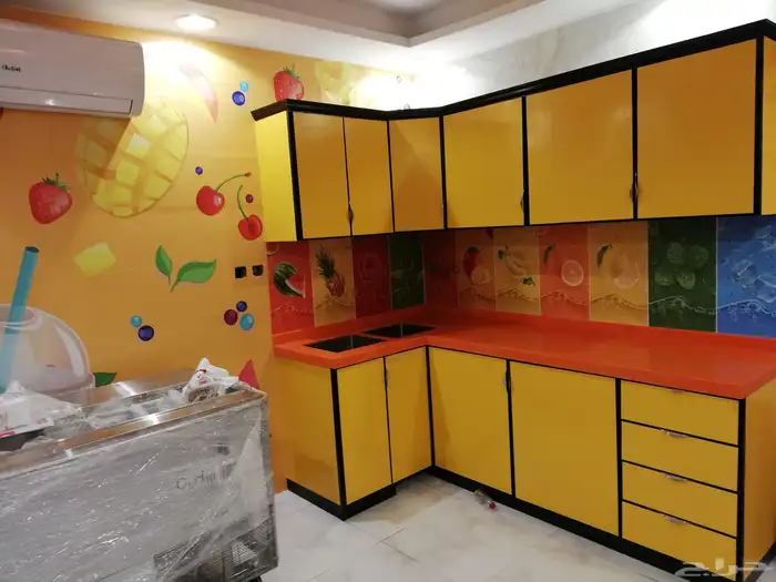 تصميم وتنفيذ ديكور لمحل عصير بتفاصيل وألوان مماثلة ومتناسقة 3