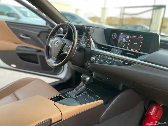لكزس ES300 هايبرد 2021 ممشى 40 الف فقط 17