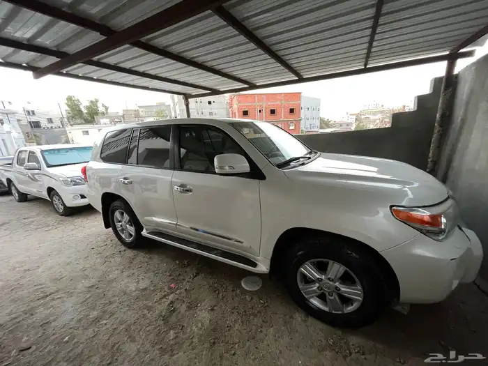 لاندكروزر مديل 2014 فل كامل في غاية النظافة 2