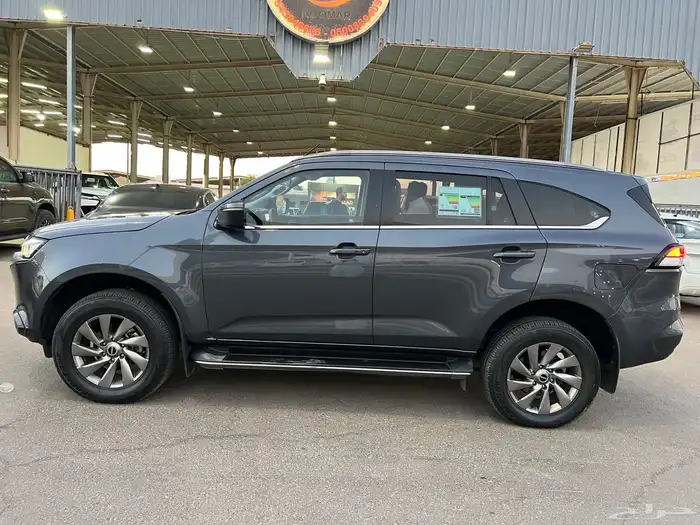 ايسوزو ام يو اكس 2023 فل كامل 4