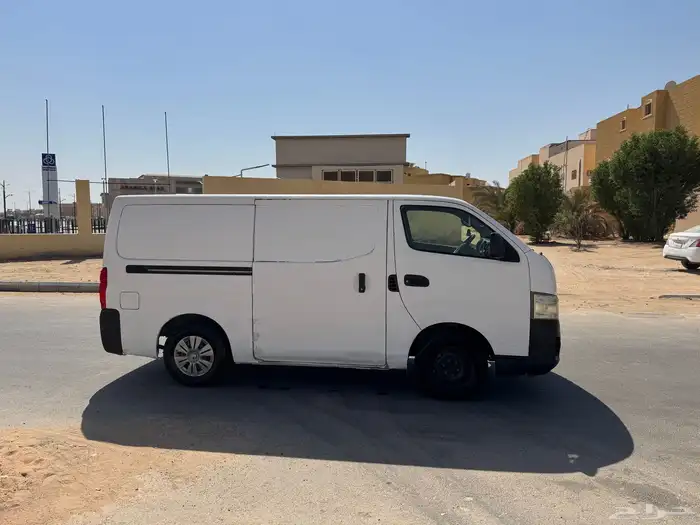 باص نيسان اورفان 10