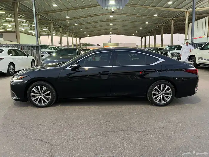 لكزس ES 250 2019 استاندر 4