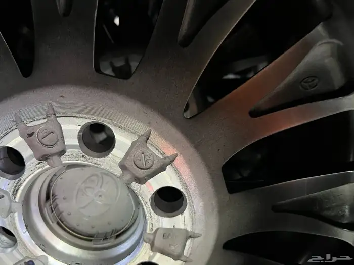 جنوط جيب لاندكروزر 2024 مع كفرات دلوب  مقاس 265.55.20 12