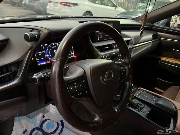 لكزس ES 250 2019 استاندر 10