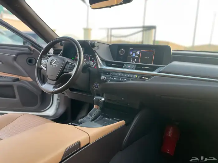 لكزس ES300 هايبرد 2021 ممشى 40 الف فقط 13