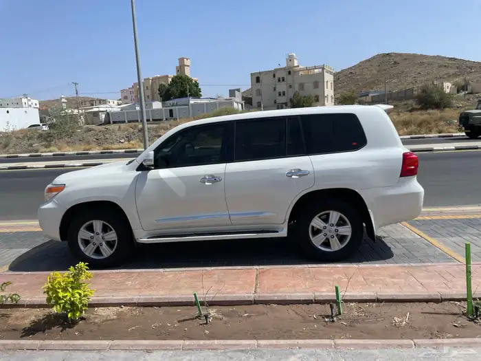 لاندكروزر مديل 2014 فل كامل في غاية النظافة 3