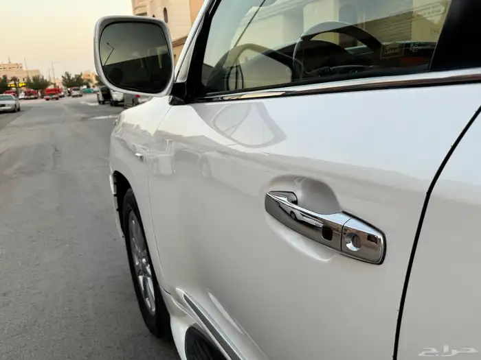لكزس 2011 LX 570. فل كامل 10