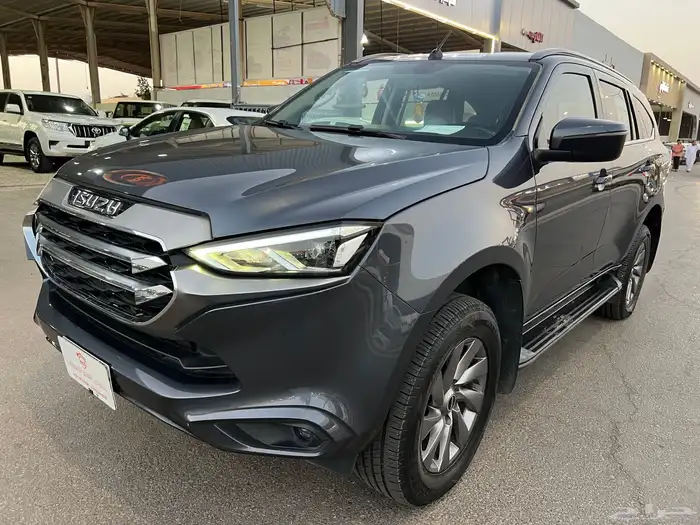 ايسوزو ام يو اكس 2023 فل كامل 0