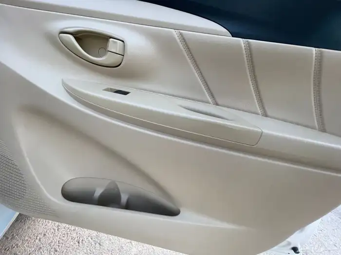 تويوتا- يارس- 2017- بنزين- تماتيك- قمه النظآفه 21