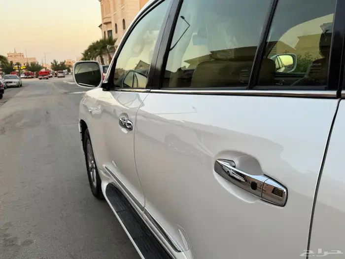 لكزس 2011 LX 570. فل كامل 13