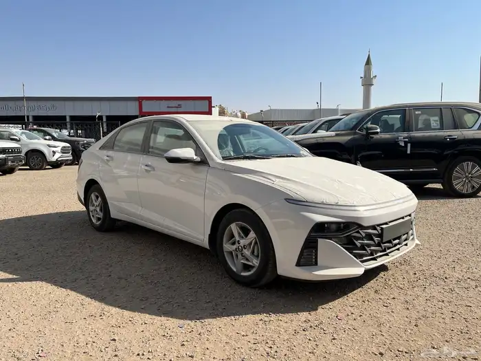 هيونداي اكسنت فليت 2026 ابيض سقف اسود 1