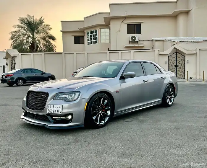 كرايزلر srt8 بلاك روف مخزن نظيف 0