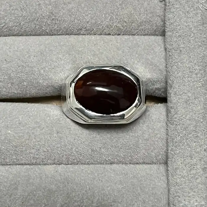 خاتم فضة ملكي بحجر عقيق كبدي صياغة فخمة عيار 925 3