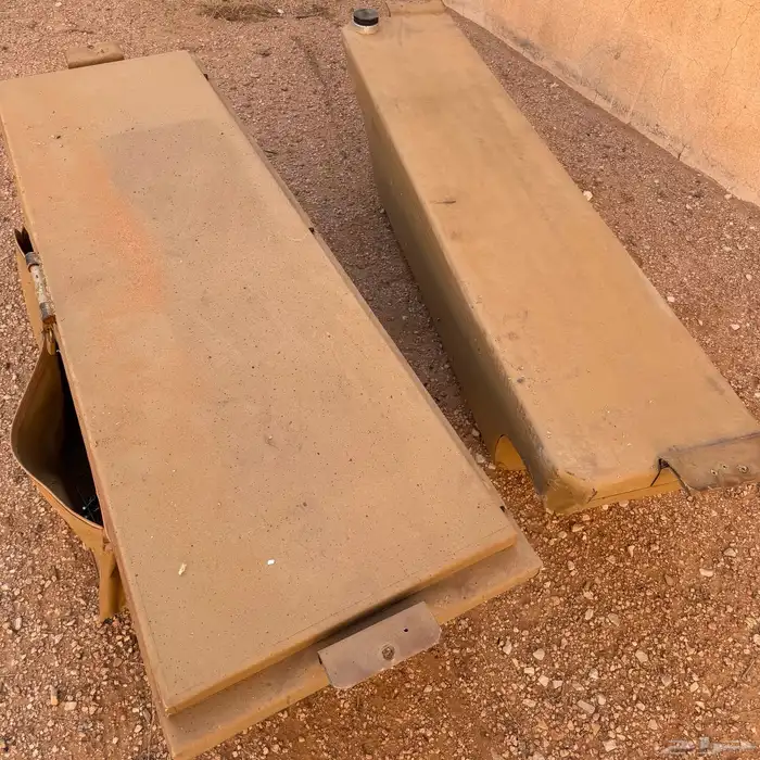 شنطة وتانكي وعليهم عوازل وتانكي أستيل نظيفه 0