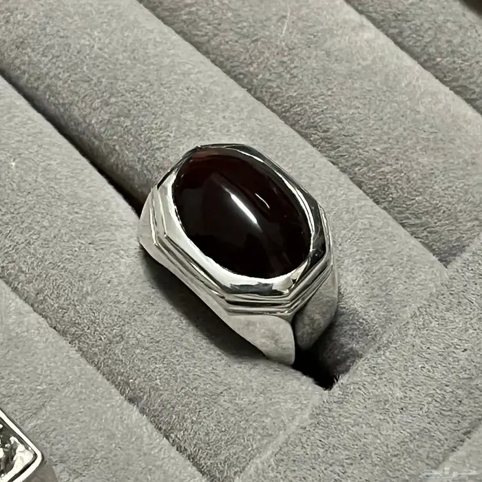 خاتم فضة ملكي بحجر عقيق كبدي صياغة فخمة عيار 925 1