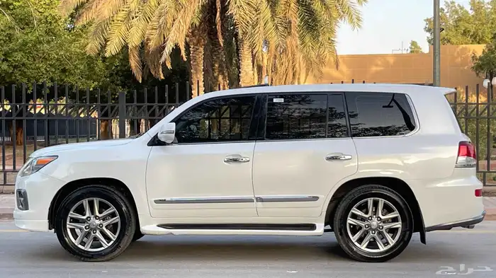 لكزس LX570 2014 فل سعودي 3