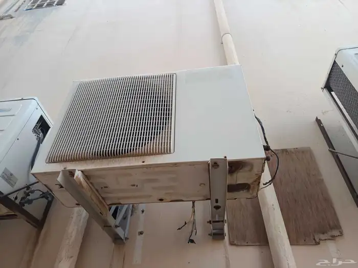 عدد 2 مكيف اسبيلت واحد يحتاج ديمنو مروحة والاخر يحتاج غاز فق 7