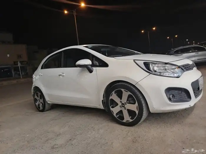 للبيع كيا ريو هاش باك موديل 2015 ممشى 18000 3