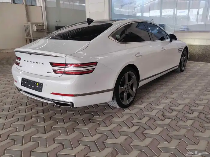 سياره جنسس g80 نظيفه مره منوه المستخدم ممشى 70 رويال 8