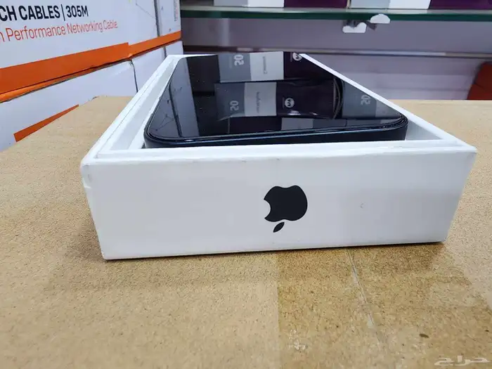 ايفون 13 العادي اخو الجديد 0